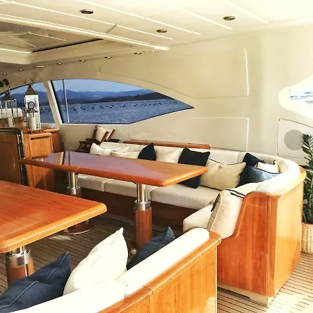 Yacht Botel